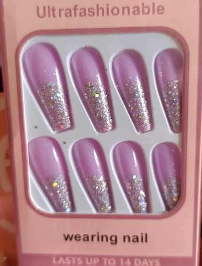 Unghii false roz cu sclipici – Efect Glam Instant