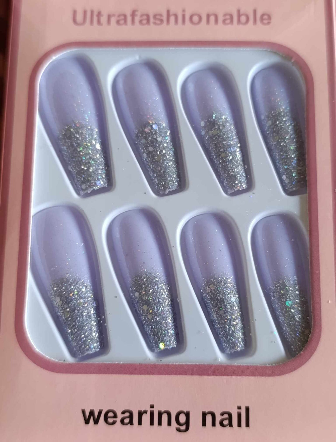 Unghii false lila cu sclipici – Efect Glam Instant