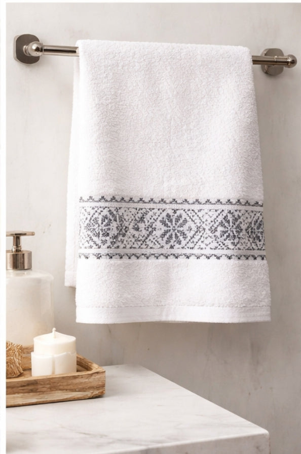 Prosop alb cu broderie gri / argintiu , bumbac