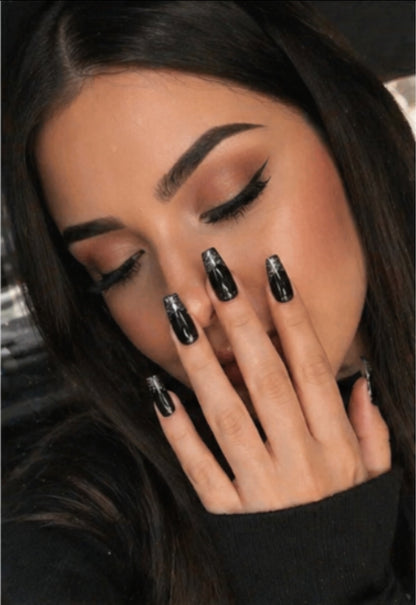 Unghii false negre cu sclipici – Efect Glam Instant